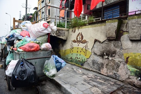 Ảnh: Con đường gốm sứ ven sông Hồng nhếch nhác, xuống cấp nghiêm trọng