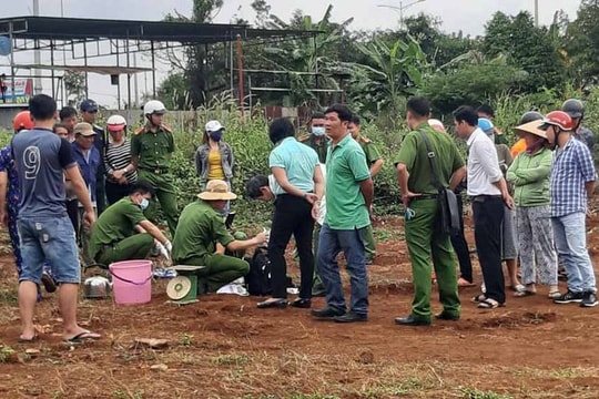 Phát hiện bé trai sơ sinh tử vong bị bỏ trong thùng rác