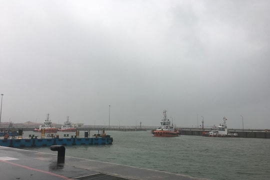 Tàu 6.000 tấn chở 12 người chìm trên biển Hà Tĩnh