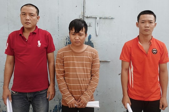 Tạm giữ hình sự 3 đối tượng sản xuất tiền giả tại tiệm sửa xe