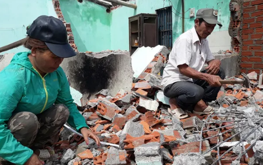 Hàng ngàn người dân chật vật vật lộn với cuộc sống sau bão số 5