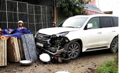 Xe Lexus biển ngữ quý 7 tông chết một phụ nữ