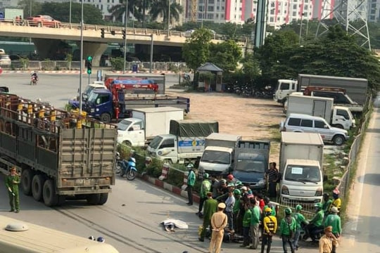 Va chạm với xe đầu kéo, nữ sinh 19 tuổi tử vong thương tâm