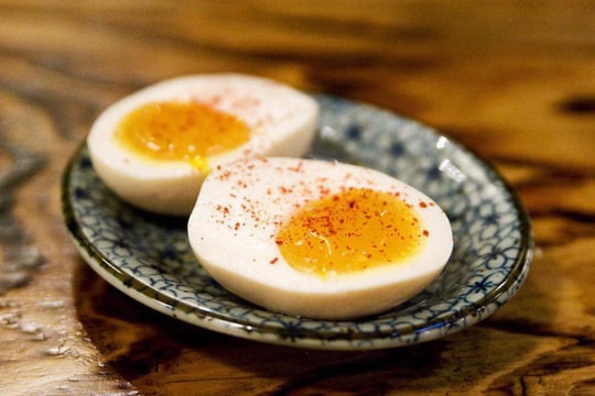 Trứng gà sinh đôi "cháy" hàng vì khách Việt săn lùng tẩm bổ