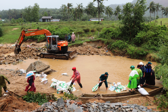 Thêm một người tử nạn khi chằng mái nhà chống bão số 6