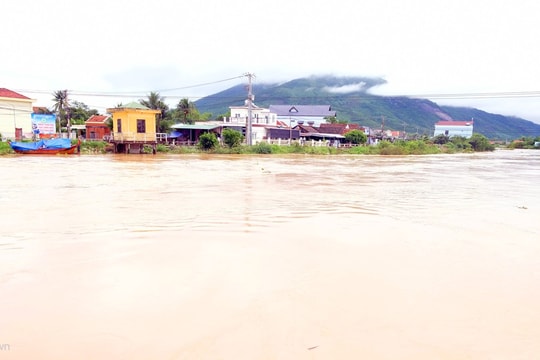 Ảnh: Nhiều nơi ở Khánh Hòa ngập sâu trong nước sau bão số 6