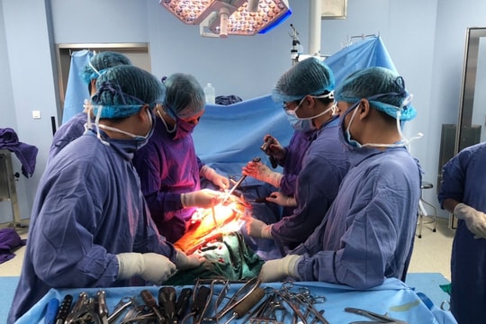 Thay khớp háng cứu cụ ông 93 tuổi thoát cảnh tàn phế