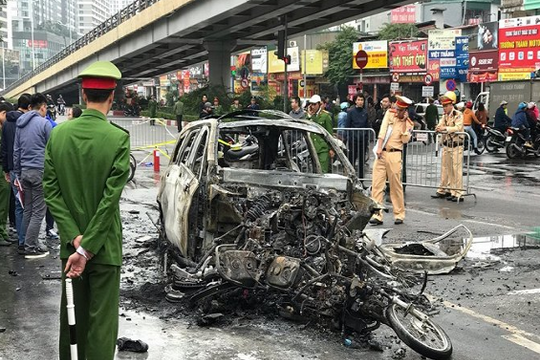 Danh tính nữ tài xế xe Mercedes tông liên hoàn rồi bốc cháy ở Hà Nội