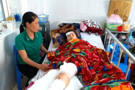 Chủ tịch xã điều khiển ô tô đâm vào học sinh, tăng ga bỏ trốn