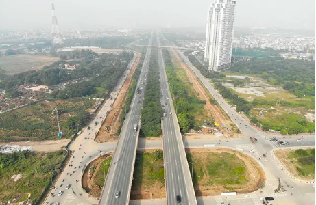 Ảnh: Tiếp tục xén dải phân cách, mở rộng đường gom Đại lộ Thăng Long