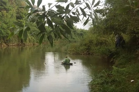 Phát hiện thi thể nam thanh niên mặc đồ thể thao trên sông
