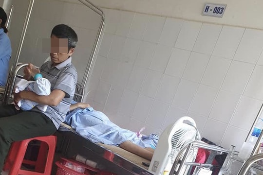 Hình ảnh bố chồng vào viện chăm con dâu, cháu nội mới sinh khiến dân mạng ngưỡng mộ