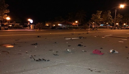 Văng xuống đường sau va chạm cực mạnh, 2 người tử vong