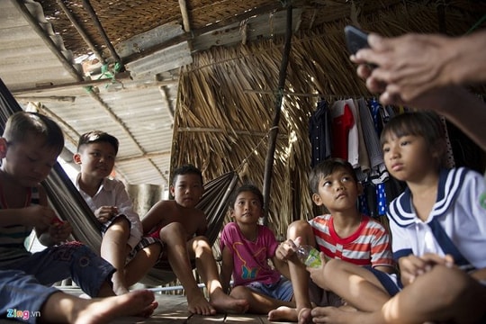 Ảnh: Xóm đảo ở Cà Mau bị nghèo đói, thất học bủa vây sau biến cố triều cường