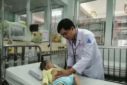 Cứu sống bé trai 7 tháng tuổi bị rối loạn nhịp tim
