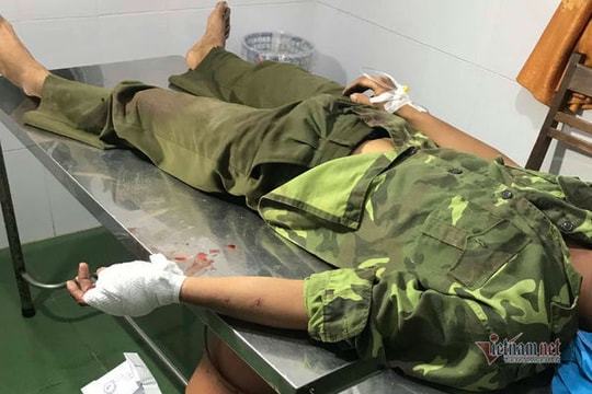 Hàng chục lâm tặc vây chém đứt gân tay kiểm lâm để giải cứu đồng bọn