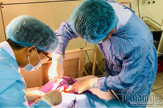 Cứu thành công cụ bà 76 tuổi bị uốn ván hiếm gặp