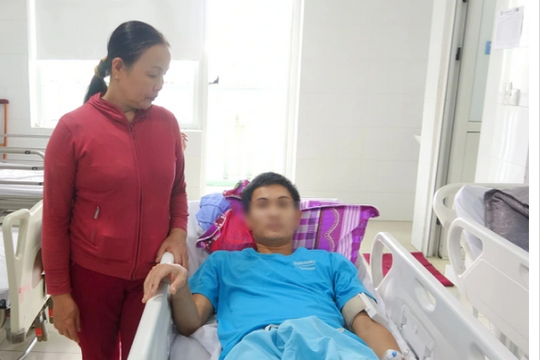 Cứu sống nam thanh niên bỗng ngừng tim khi đang đá bóng