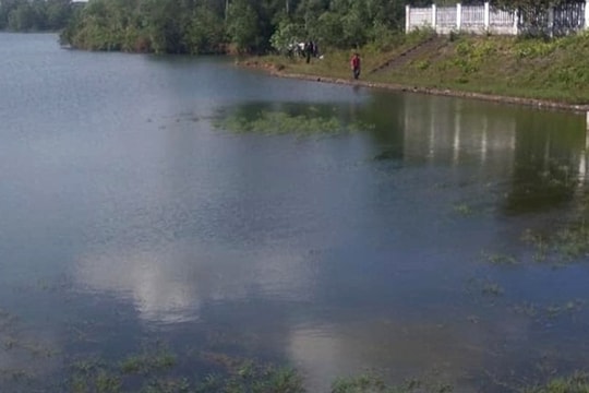 Phát hiện thi thể nam sinh lớp 12 chuyên toán dưới hồ