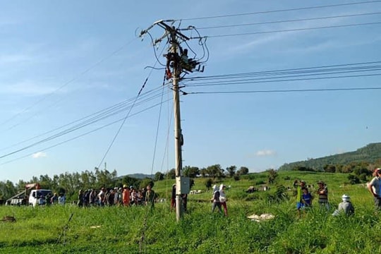 Nam công nhân chết thảm trên trụ điện cao thế