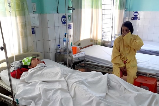 Cưa đầu đạn phát nổ, 3 người thương vong