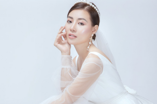 Thanh Hương xinh đẹp lộng lẫy trong bộ ảnh kỷ niệm một thập kỷ kết hôn