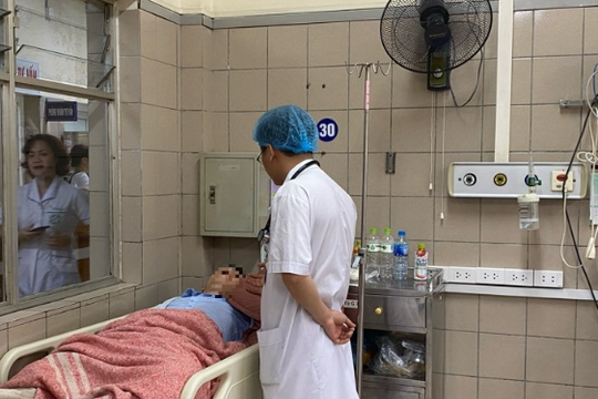 Gia tăng bệnh nhân ngộ độc do uống quá nhiều rượu dịp cuối năm