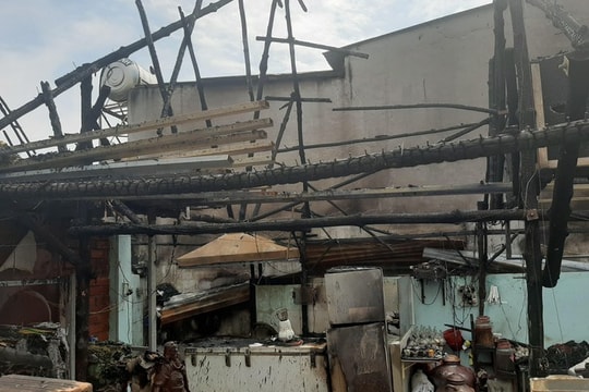 Quán thịt chó bị thiêu rụi, 6 người trong một gia đình tháo chạy trong đêm