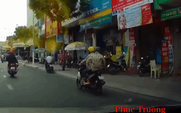 Clip: Pha giật điện thoại rồi "biến mất" nhanh như chớp khiến cả phố sững sờ