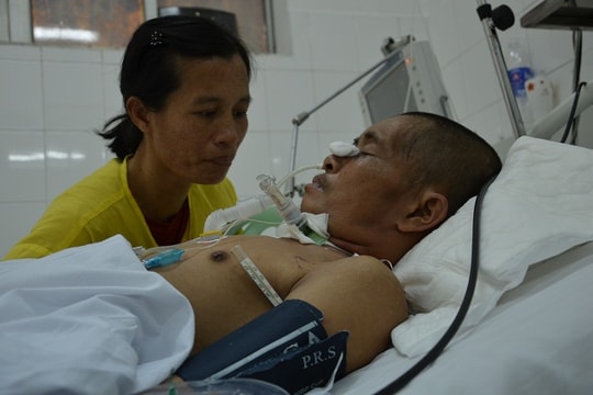 Người vợ nghèo cầu xin các nhà hảo tâm dang tay cứu chồng