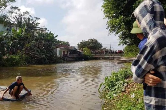 Nữ giáo viên gieo mình xuống sông, nghi do mắc bệnh trầm cảm