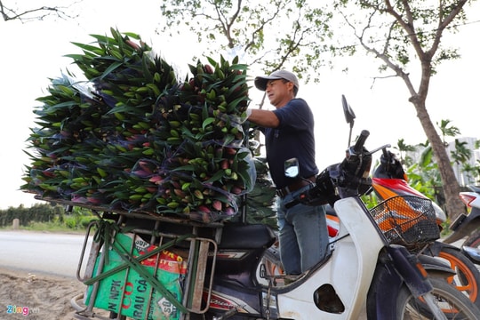 Ảnh: Người dân Tây Tựu nín thở với canh bạc hoa Tết