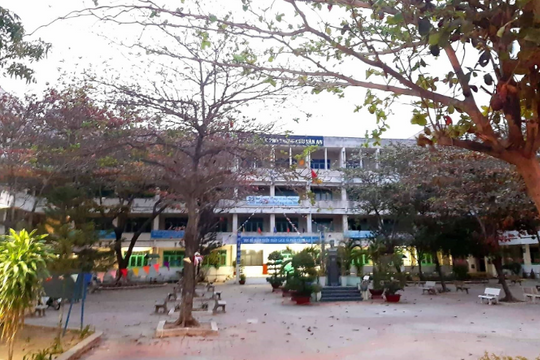 Người phụ nữ lạ lẻn vào trường học rồi nhảy lầu tự tử ở Ninh Thuận