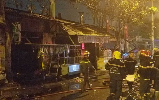 Cháy 1 căn nhà và 9 ki ốt, nhiều tài sản bị thiêu rụi
