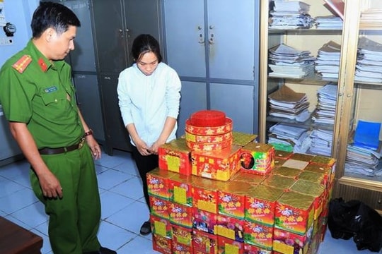 Một phụ nữ mua hơn 200 kg pháo lậu để bán kiếm lời Tết