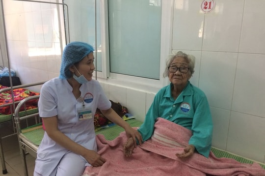 Phẫu thuật lấy thành công khối u khủng trong ổ bụng bệnh nhân 100 tuổi