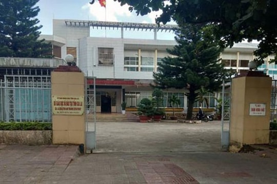 Bộ GD&ĐT yêu cầu báo cáo vụ thầy giáo lộ clip nhạy cảm với nữ sinh lớp 12