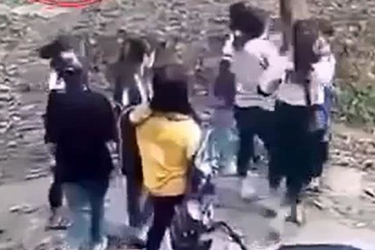 2 nhóm nữ sinh hẹn đánh nhau để giải quyết mâu thuẫn trên mạng xã hội