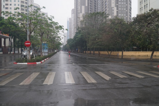 Ảnh: Hình ảnh khác lạ của Hà Nội chiều 30 Tết