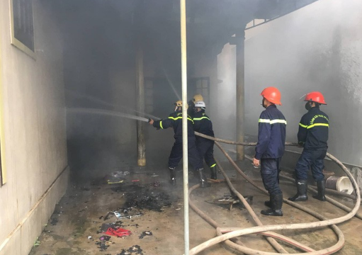 Người đàn ông tự đốt nhà mình trong ngày mùng 3 Tết, nghi bị ngáo đá