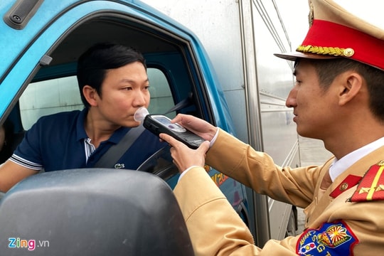 Kiến nghị dừng thổi nồng độ cồn nếu làm tăng nguy cơ lây virus corona