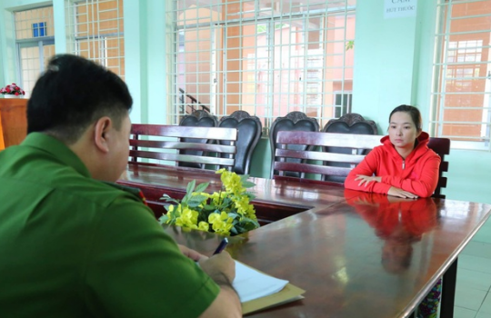 Tạm giữ người mẹ bạo hành con dã man ở Bình Dương