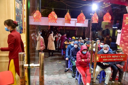 Ảnh: Cảnh tượng đìu hiu ở "phố vàng" Hà Nội ngày vía Thần Tài do sợ dịch Corona