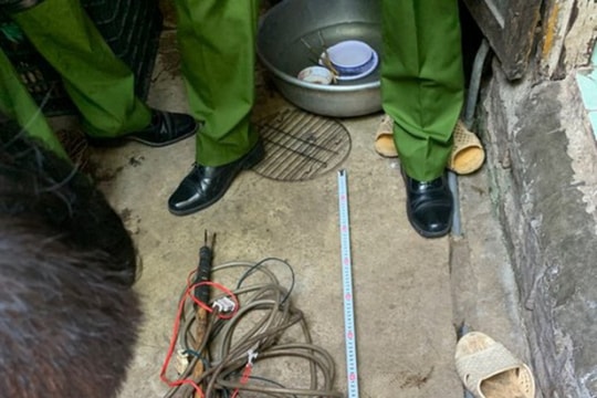 Người phụ nữ tử vong bất thường trên giường ngủ, cổ có vết chích điện