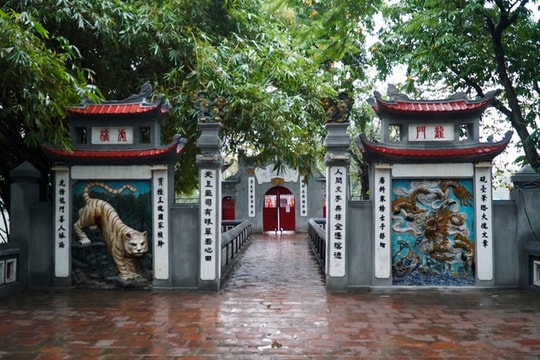 Ảnh: Hoàng loạt điểm tham quan của Hà Nội tạm dừng hoạt động giữa tâm dịch bệnh