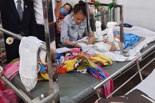 Phẫn nộ bé trai 4 tháng tuổi nghi bị bố bạo hành gãy chân, xuất huyết não