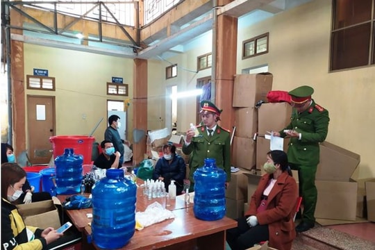 Triệt phá cơ sở sản xuất hàng nghìn chai nước rửa tay chống virus corona giả