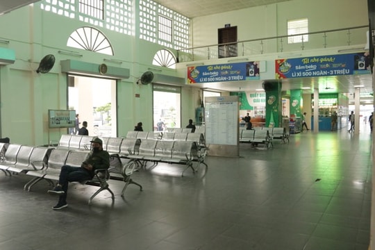 Ảnh: Khung cảnh vắng vẻ, đìu hiu tại các bến xe khác ở Hà Nội