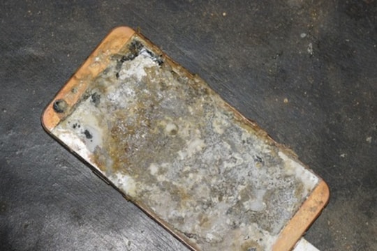 Điện thoại phát nổ khi đang sạc, nam thanh niên bị dập nát tay trái