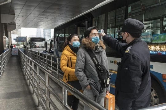 Số người Trung Quốc mắc và tử vong vì Covid-19 tăng cao đột biến